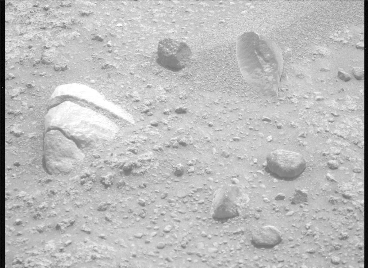 This image was taken by MCZ_LEFT onboard NASA's Mars rover Perseverance on Sol 889