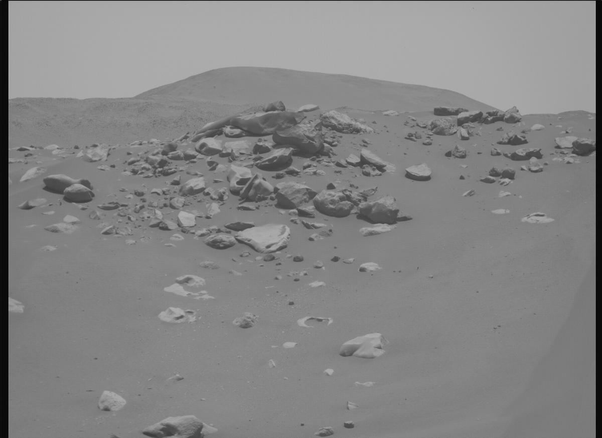 This image was taken by MCZ_RIGHT onboard NASA's Mars rover Perseverance on Sol 893