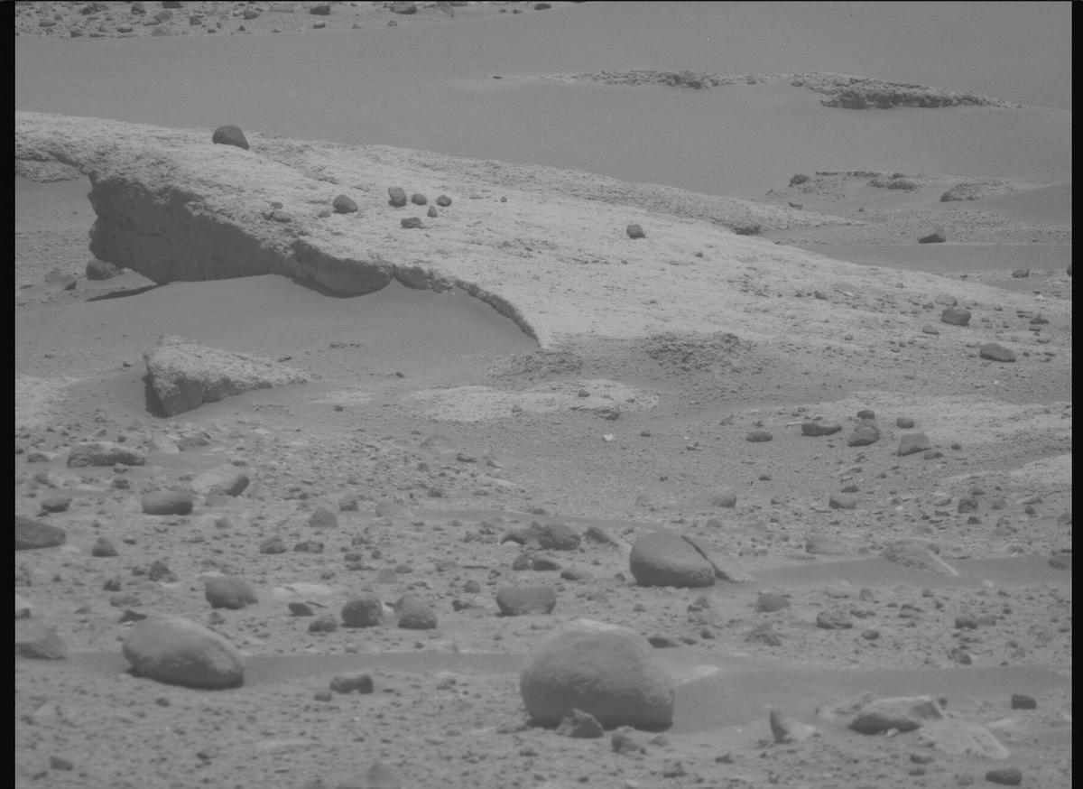 This image was taken by MCZ_RIGHT onboard NASA's Mars rover Perseverance on Sol 893