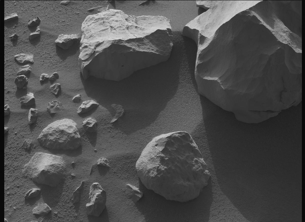 This image was taken by MCZ_RIGHT onboard NASA's Mars rover Perseverance on Sol 896