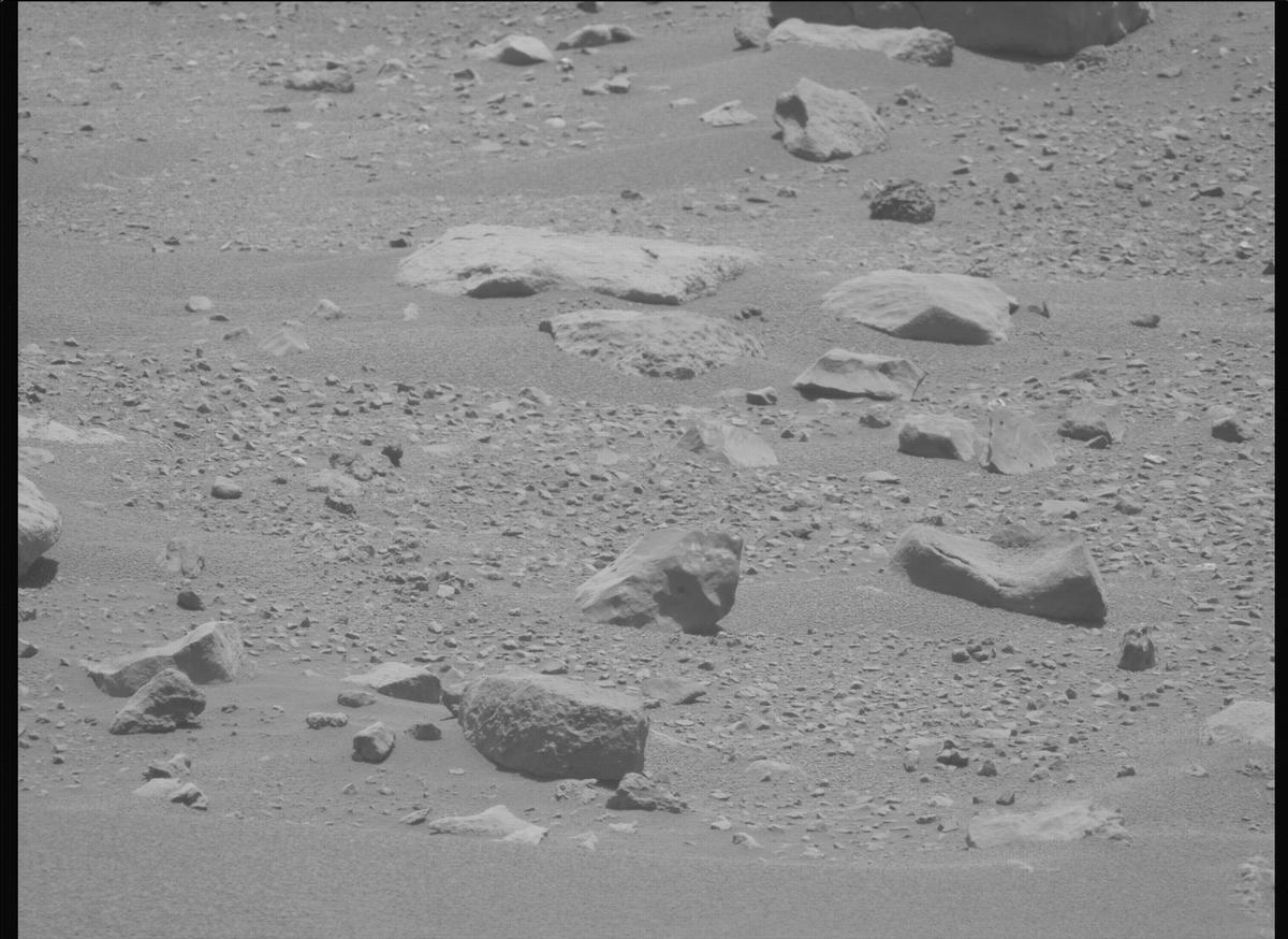 This image was taken by MCZ_LEFT onboard NASA's Mars rover Perseverance on Sol 897