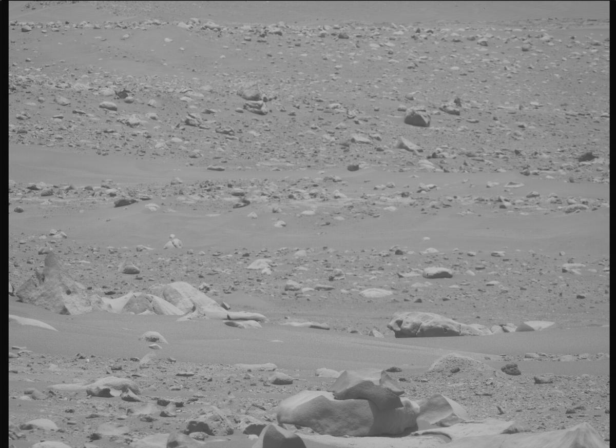 This image was taken by MCZ_RIGHT onboard NASA's Mars rover Perseverance on Sol 897