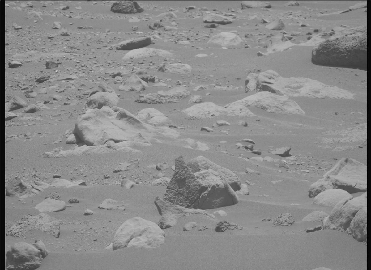 This image was taken by MCZ_RIGHT onboard NASA's Mars rover Perseverance on Sol 897