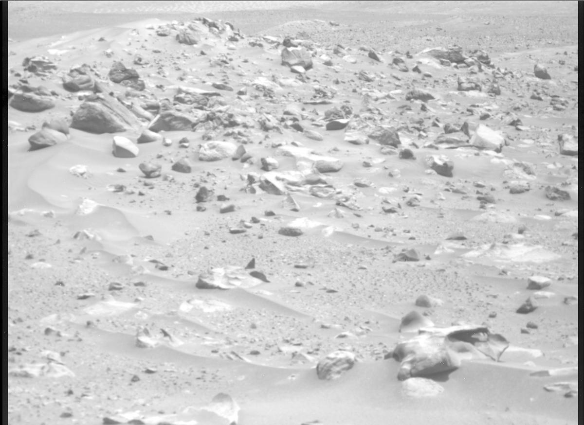 This image was taken by MCZ_RIGHT onboard NASA's Mars rover Perseverance on Sol 899