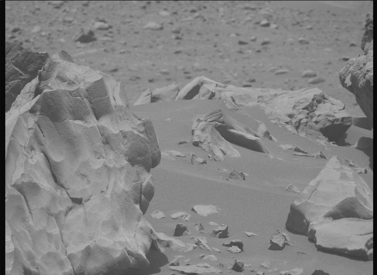 This image was taken by MCZ_LEFT onboard NASA's Mars rover Perseverance on Sol 902