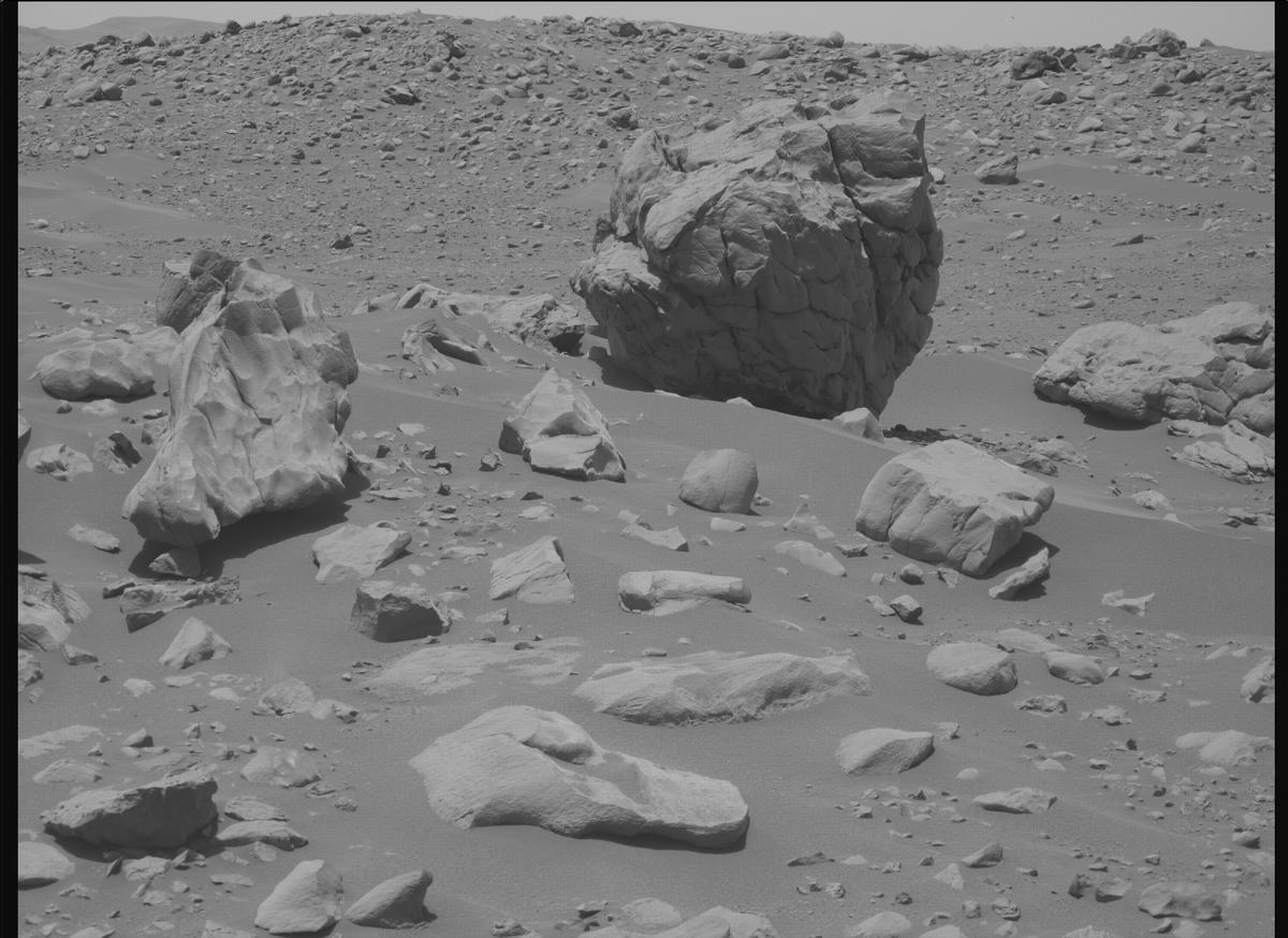 This image was taken by MCZ_RIGHT onboard NASA's Mars rover Perseverance on Sol 902