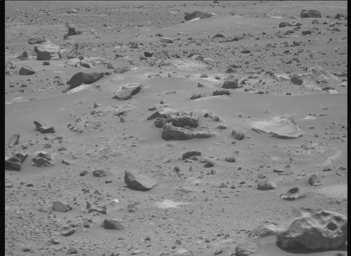 This image was taken by MCZ_RIGHT onboard NASA's Mars rover Perseverance on Sol 902