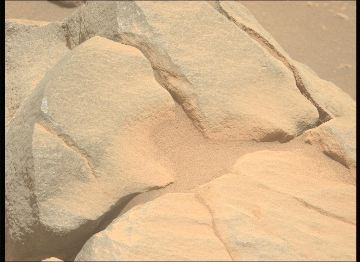 This image was taken by MCZ_LEFT onboard NASA's Mars rover Perseverance on Sol 905