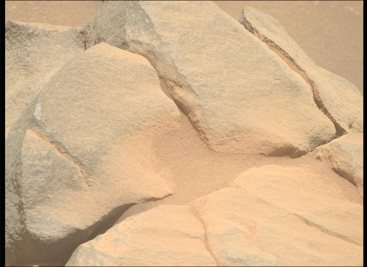 This image was taken by MCZ_RIGHT onboard NASA's Mars rover Perseverance on Sol 905
