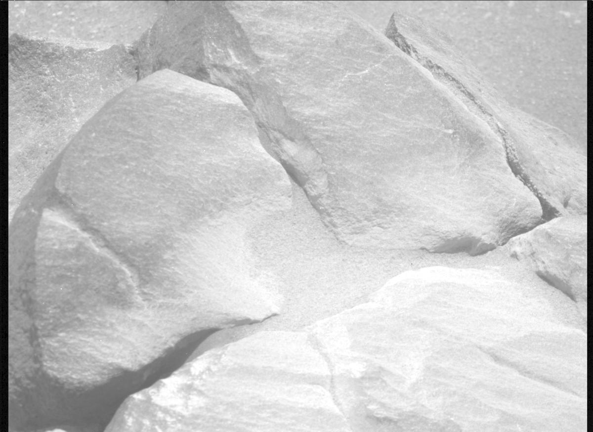 This image was taken by MCZ_RIGHT onboard NASA's Mars rover Perseverance on Sol 905