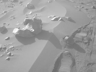 View image taken on Mars, Mars Perseverance Sol 907: Left Navigation Camera (Navcam)
