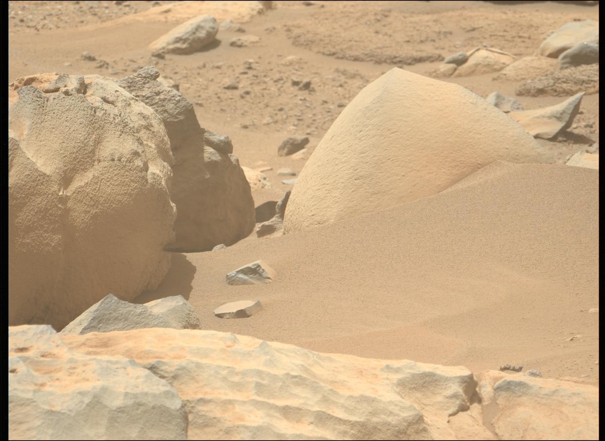 This image was taken by MCZ_LEFT onboard NASA's Mars rover Perseverance on Sol 907