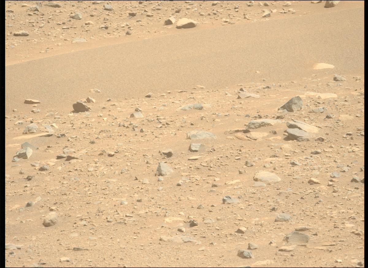 This image was taken by MCZ_LEFT onboard NASA's Mars rover Perseverance on Sol 909