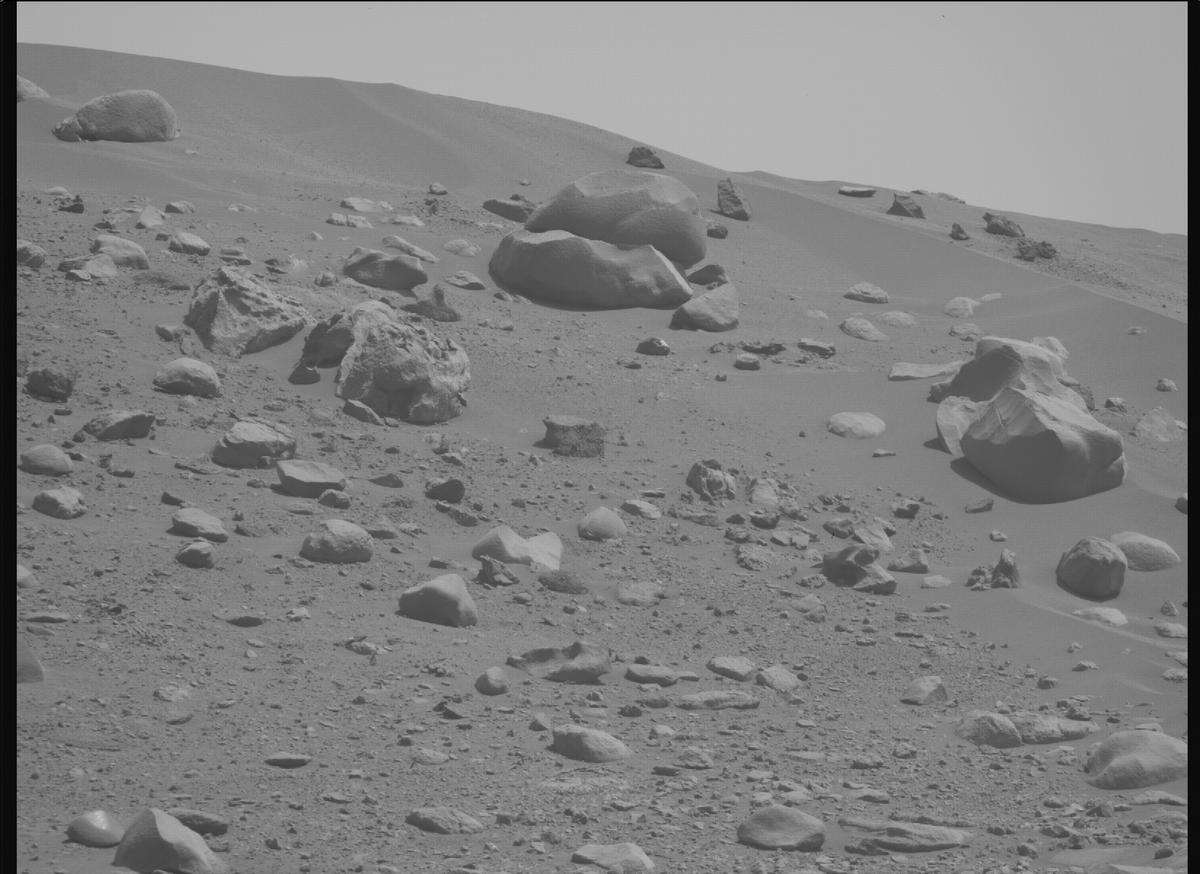 This image was taken by MCZ_RIGHT onboard NASA's Mars rover Perseverance on Sol 909