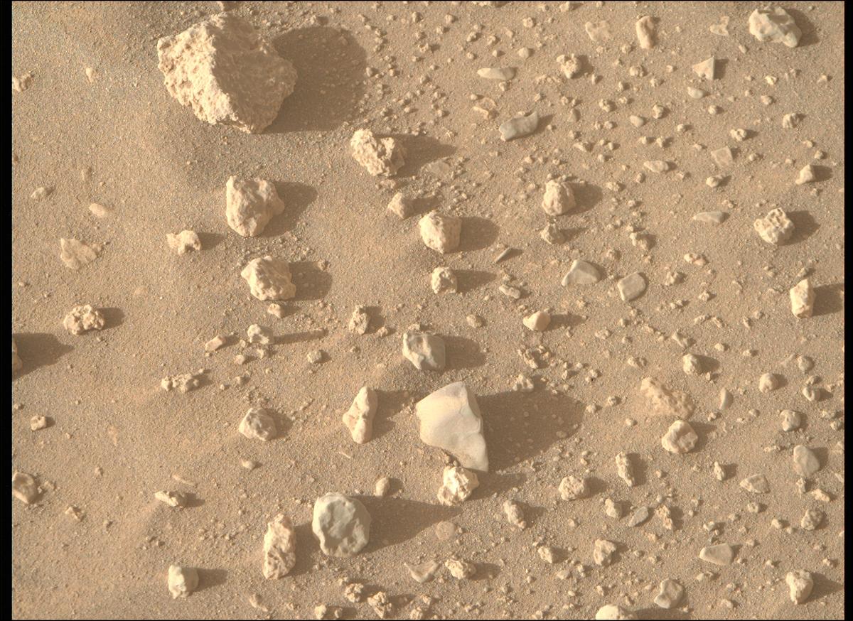 This image was taken by MCZ_RIGHT onboard NASA's Mars rover Perseverance on Sol 909