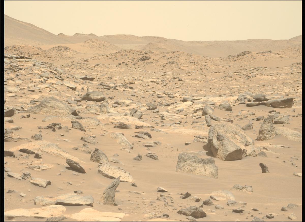 This image was taken by MCZ_LEFT onboard NASA's Mars rover Perseverance on Sol 910