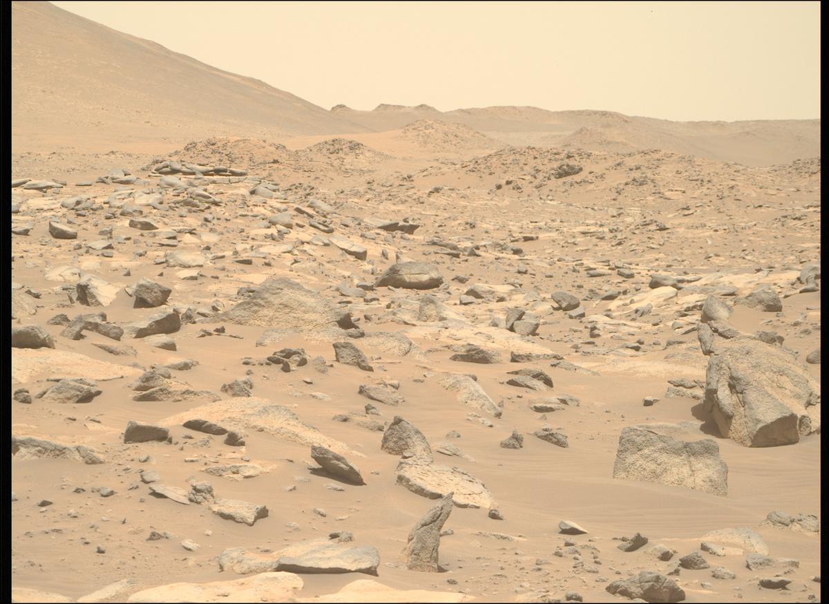 This image was taken by MCZ_RIGHT onboard NASA's Mars rover Perseverance on Sol 910