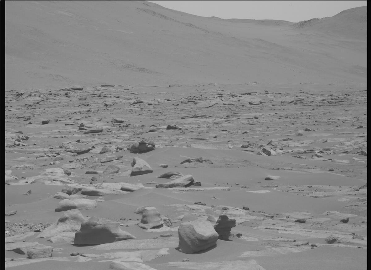 This image was taken by MCZ_RIGHT onboard NASA's Mars rover Perseverance on Sol 910