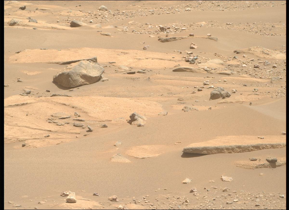 This image was taken by MCZ_RIGHT onboard NASA's Mars rover Perseverance on Sol 910