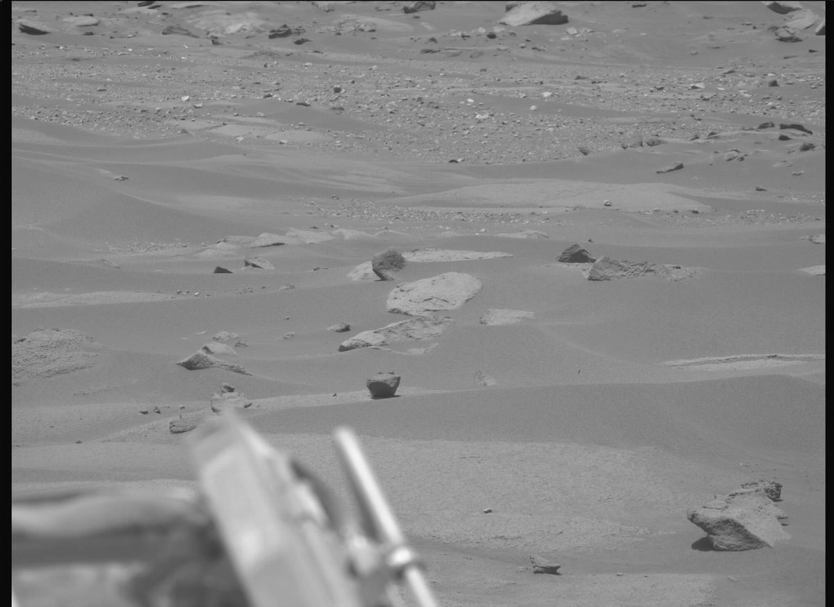This image was taken by MCZ_RIGHT onboard NASA's Mars rover Perseverance on Sol 910