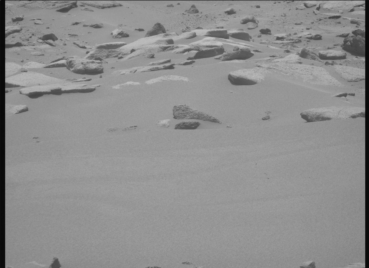 This image was taken by MCZ_RIGHT onboard NASA's Mars rover Perseverance on Sol 911