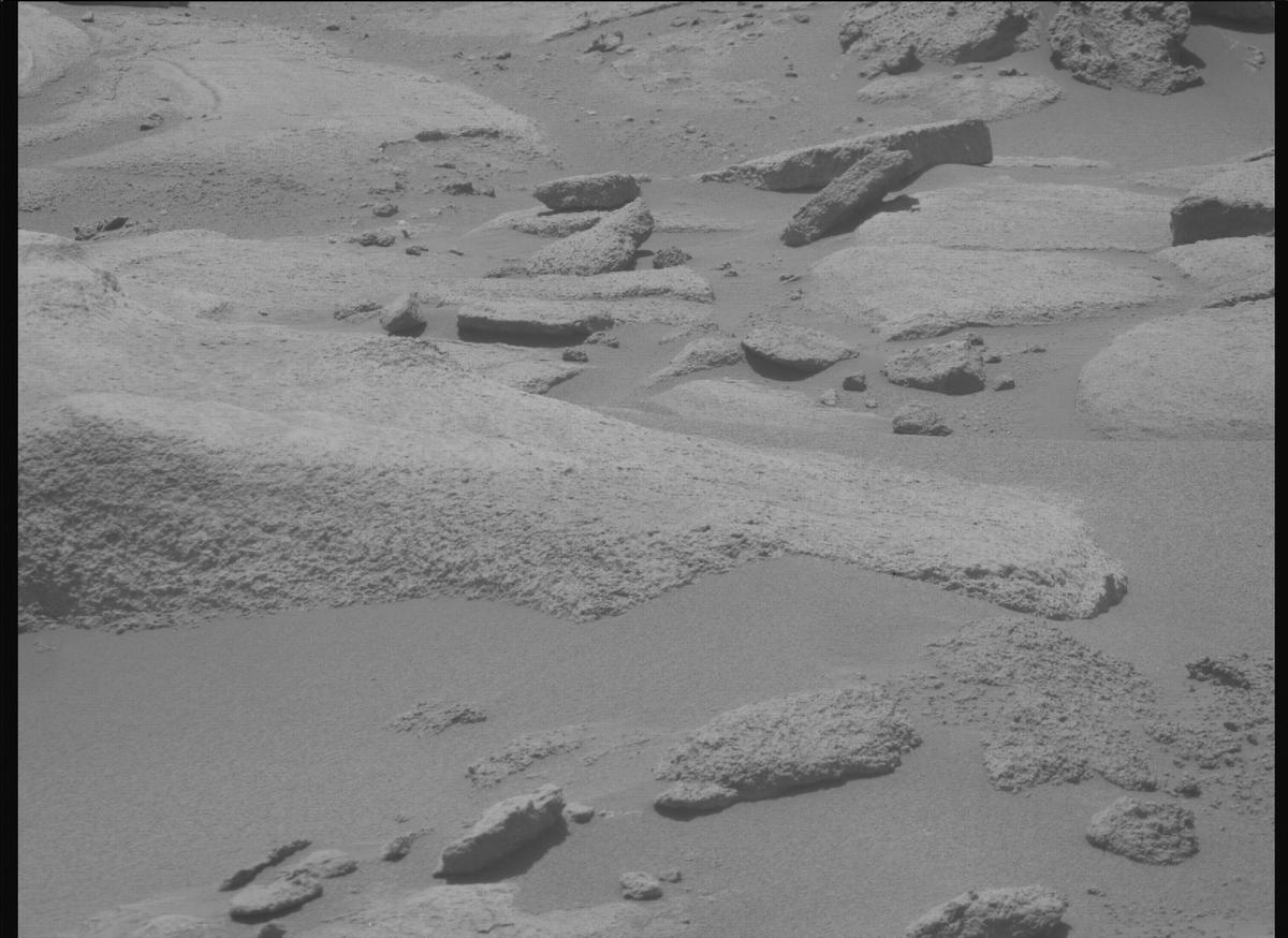 This image was taken by MCZ_RIGHT onboard NASA's Mars rover Perseverance on Sol 911