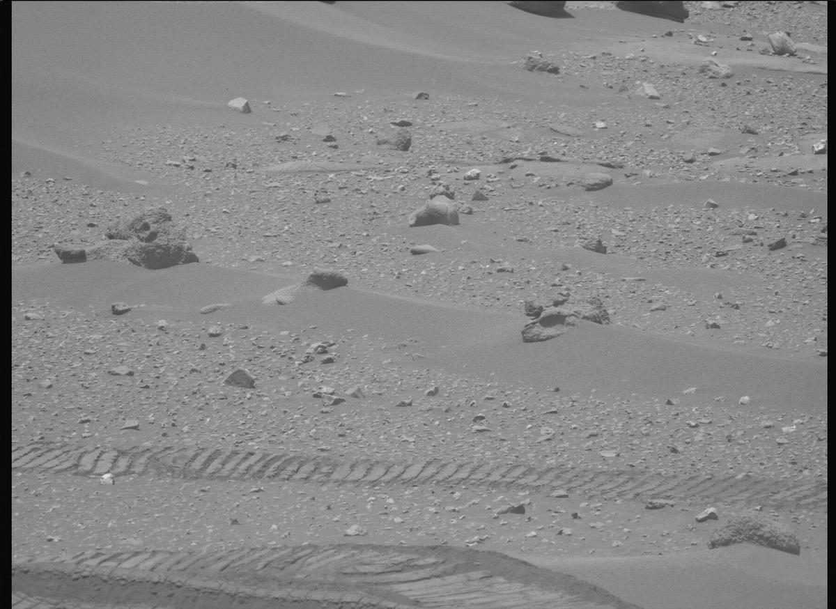 This image was taken by MCZ_LEFT onboard NASA's Mars rover Perseverance on Sol 912