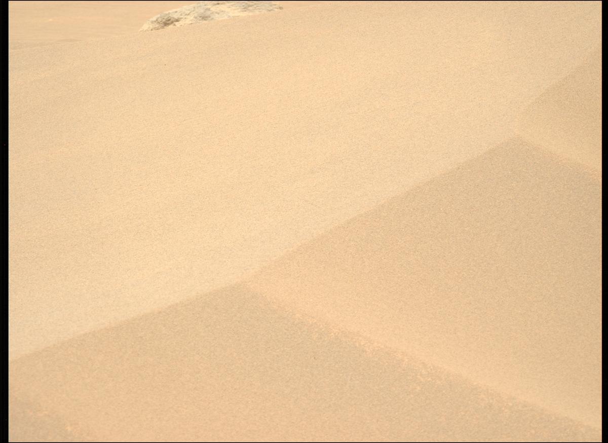 This image was taken by MCZ_LEFT onboard NASA's Mars rover Perseverance on Sol 912