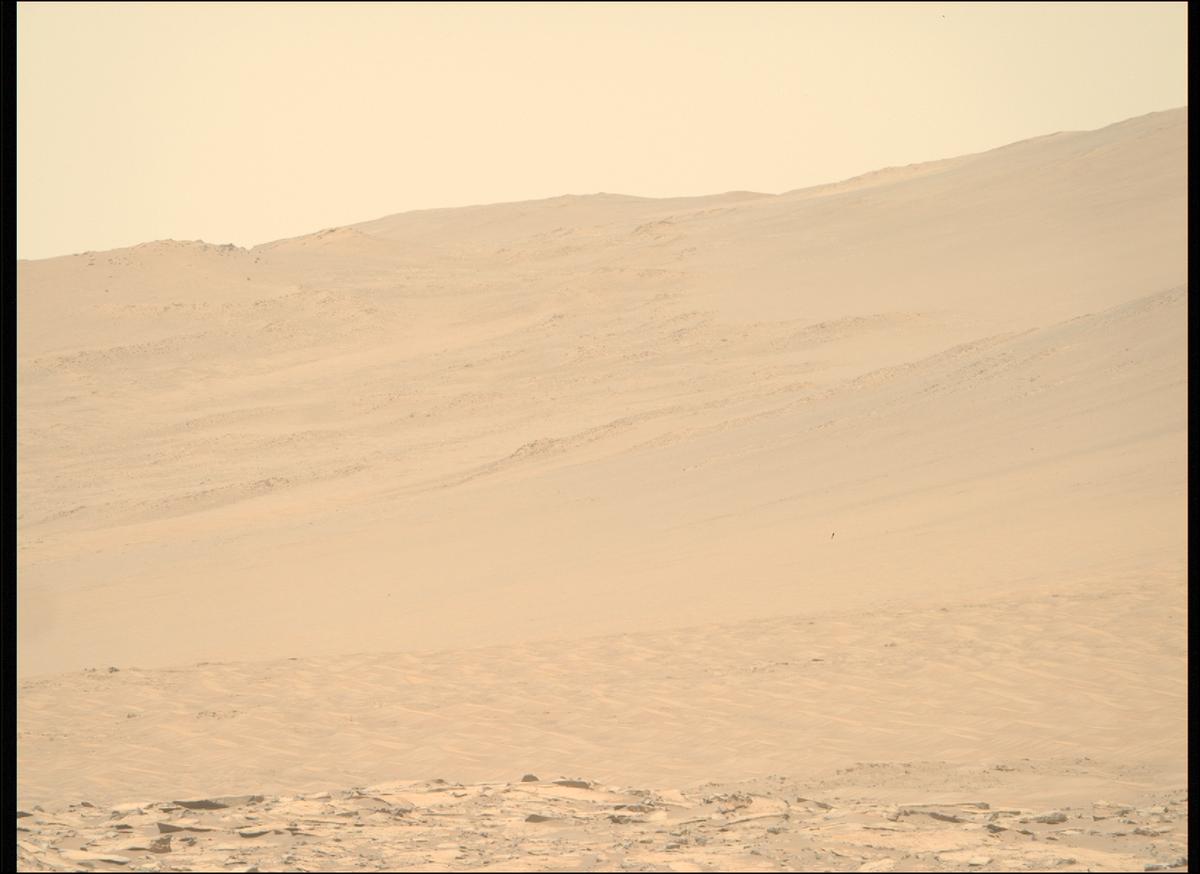 This image was taken by MCZ_RIGHT onboard NASA's Mars rover Perseverance on Sol 912