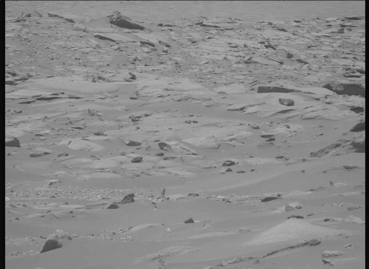 This image was taken by MCZ_RIGHT onboard NASA's Mars rover Perseverance on Sol 912