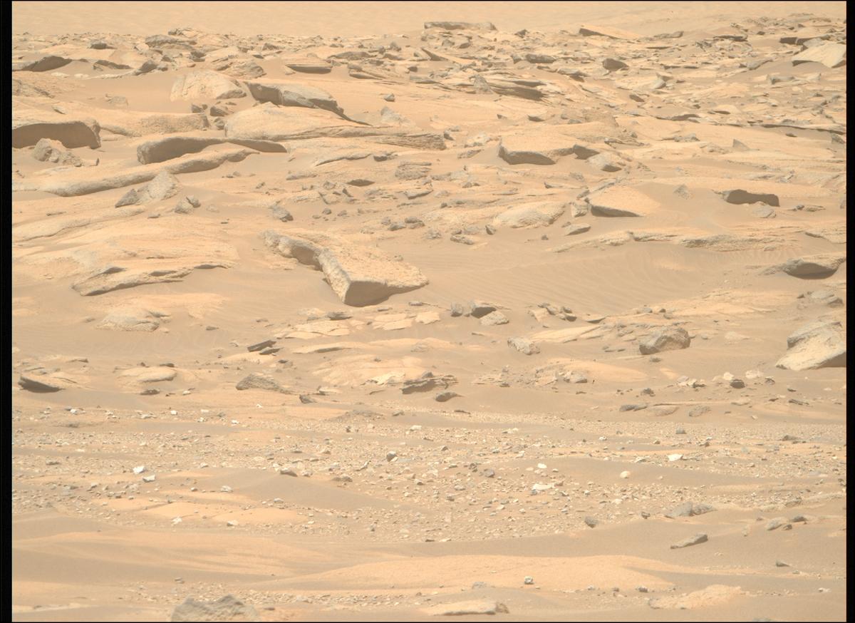 This image was taken by MCZ_RIGHT onboard NASA's Mars rover Perseverance on Sol 912