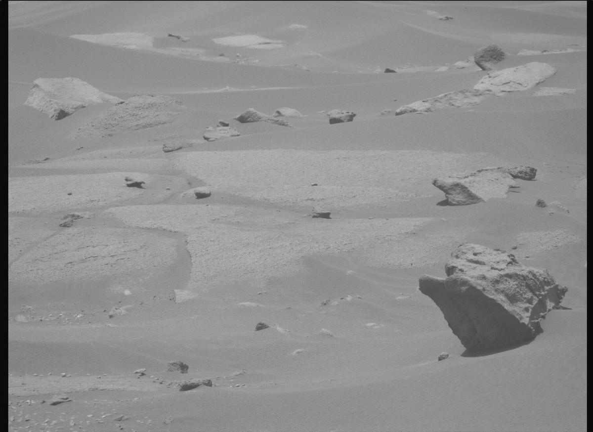 This image was taken by MCZ_RIGHT onboard NASA's Mars rover Perseverance on Sol 912