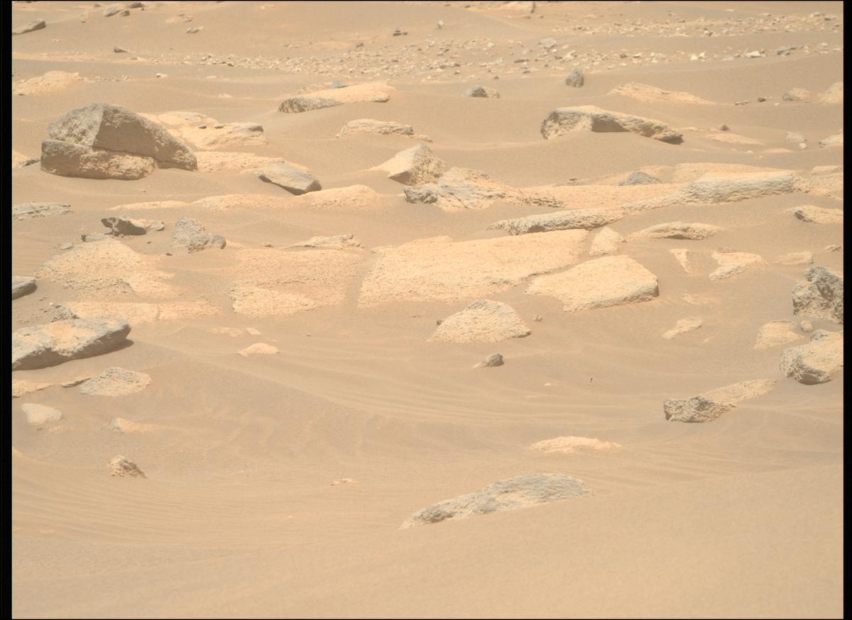 This image was taken by MCZ_RIGHT onboard NASA's Mars rover Perseverance on Sol 912