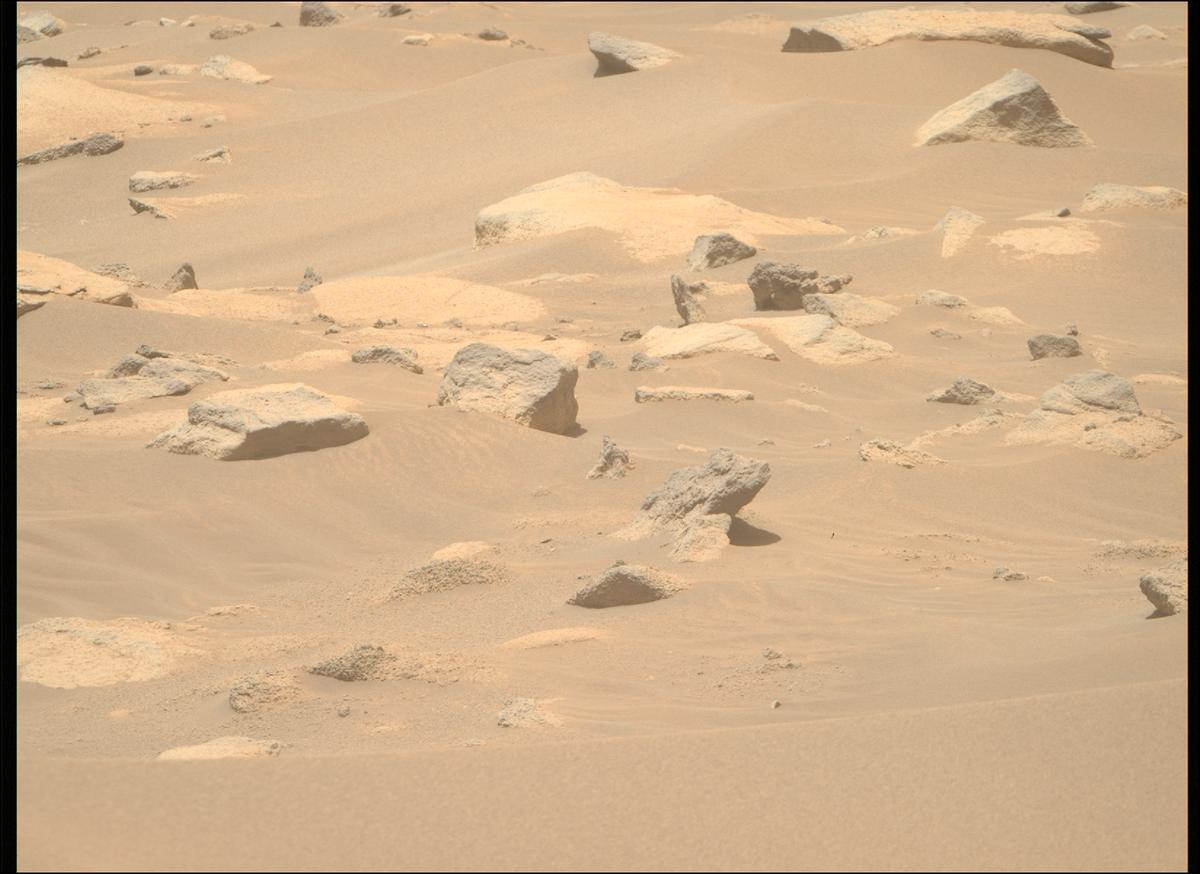 This image was taken by MCZ_RIGHT onboard NASA's Mars rover Perseverance on Sol 912