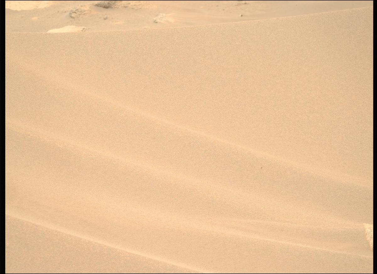 This image was taken by MCZ_RIGHT onboard NASA's Mars rover Perseverance on Sol 912