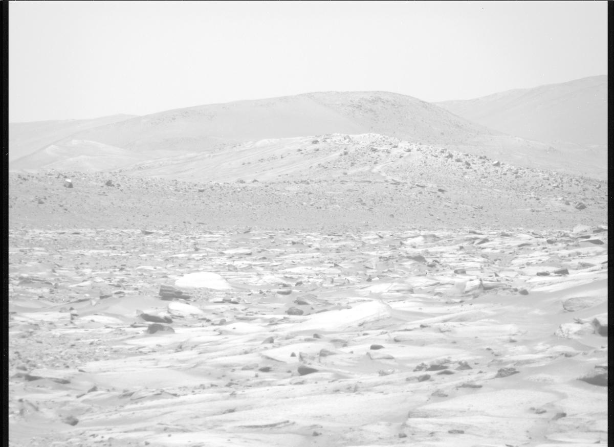 This image was taken by MCZ_RIGHT onboard NASA's Mars rover Perseverance on Sol 912