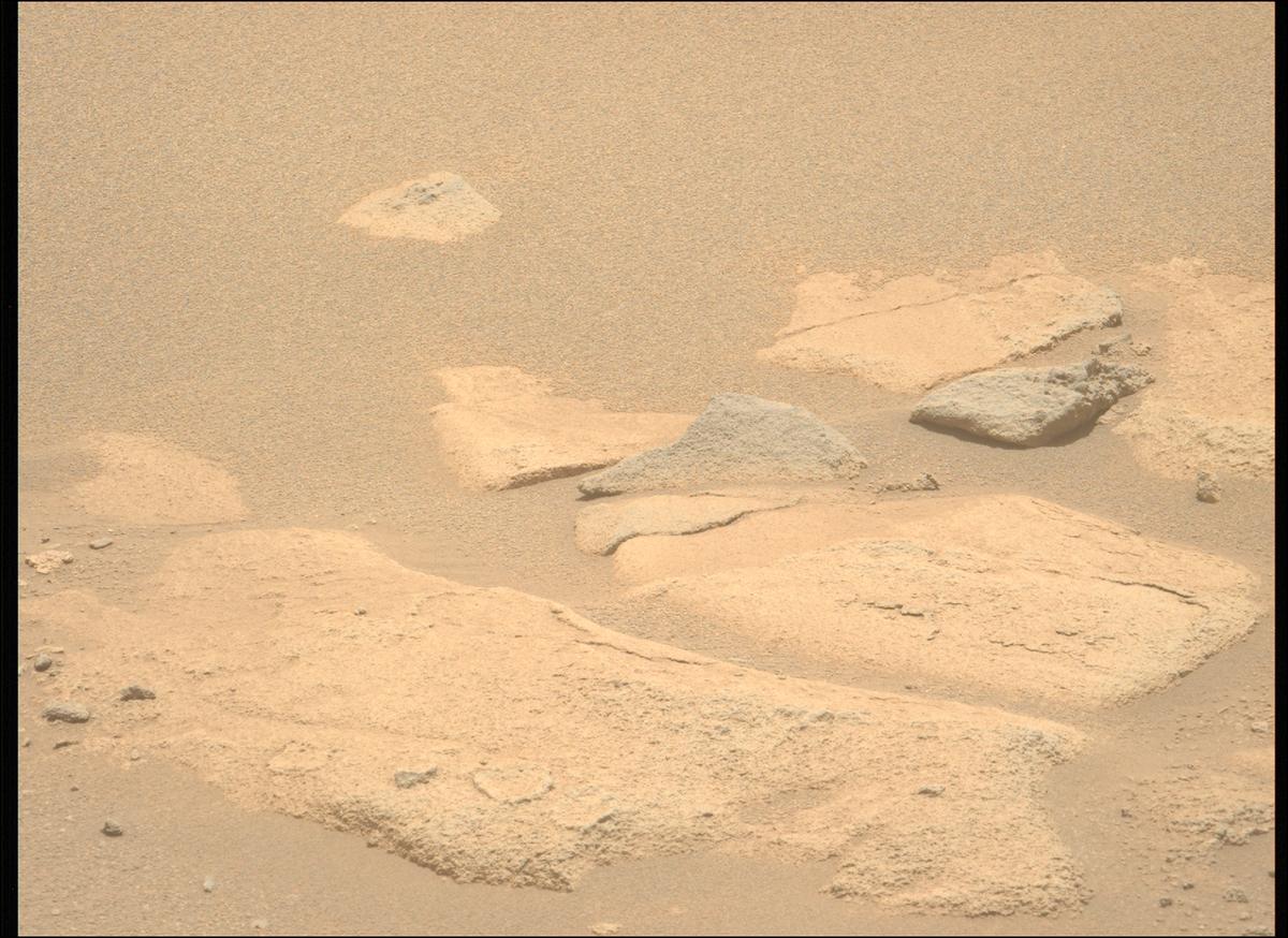 This image was taken by MCZ_LEFT onboard NASA's Mars rover Perseverance on Sol 913