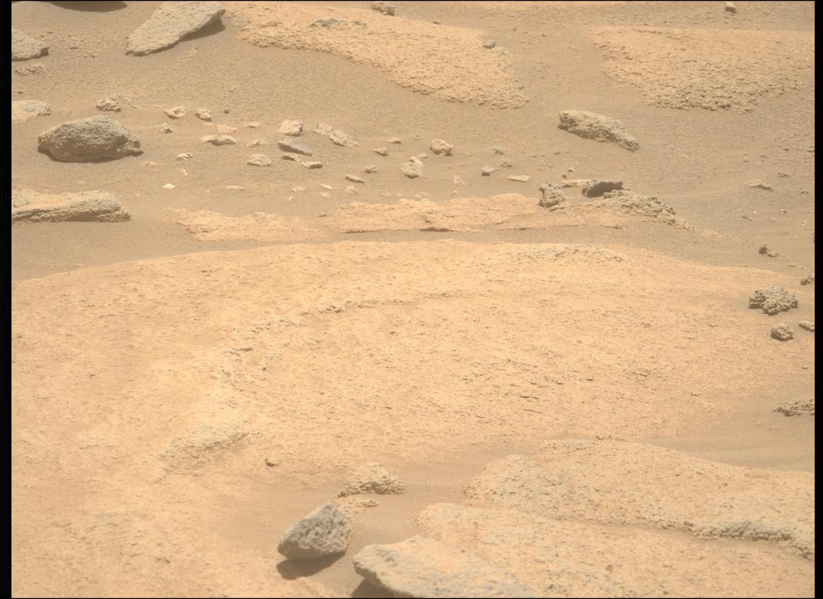 This image was taken by MCZ_LEFT onboard NASA's Mars rover Perseverance on Sol 913