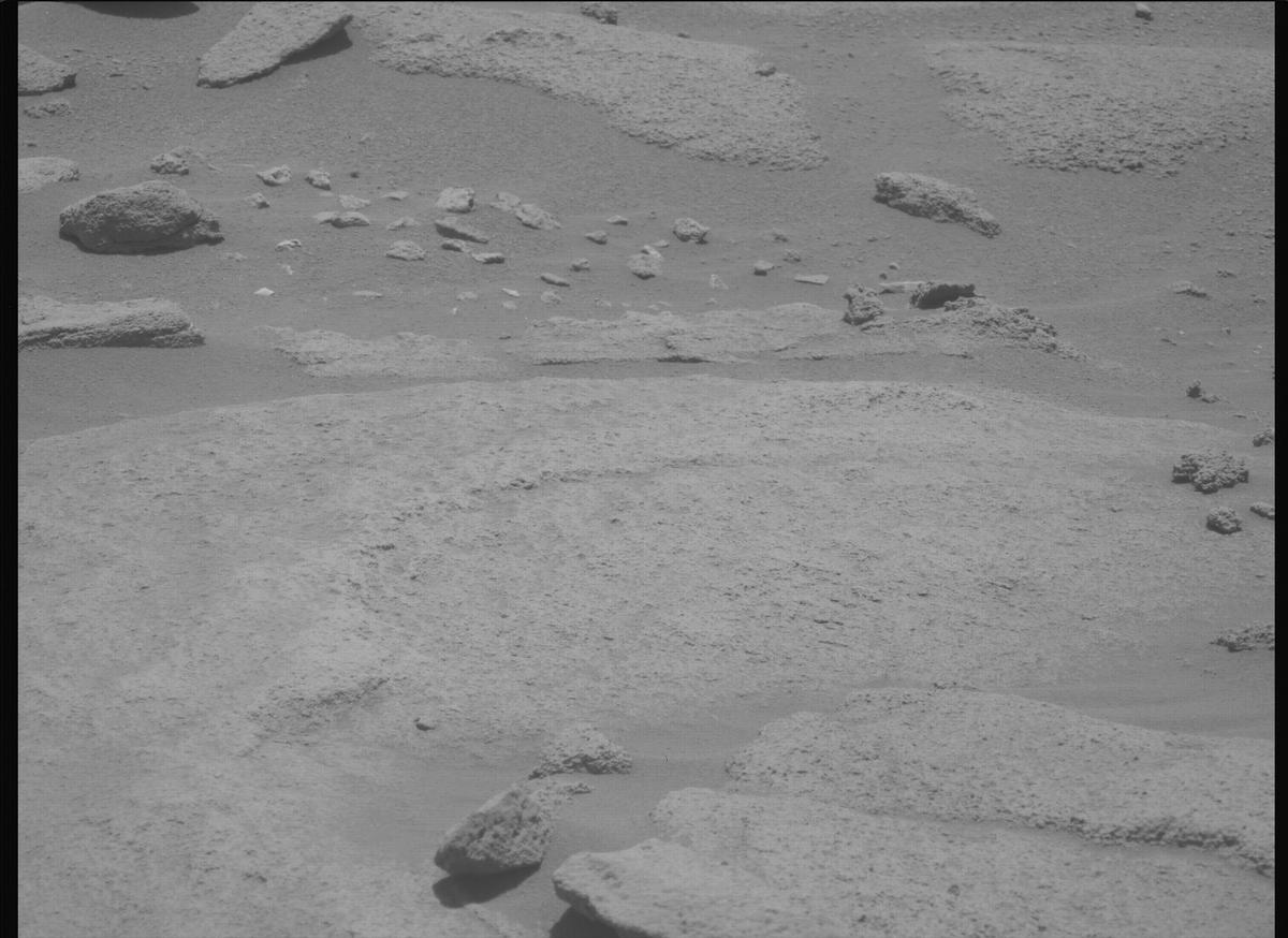 This image was taken by MCZ_LEFT onboard NASA's Mars rover Perseverance on Sol 913
