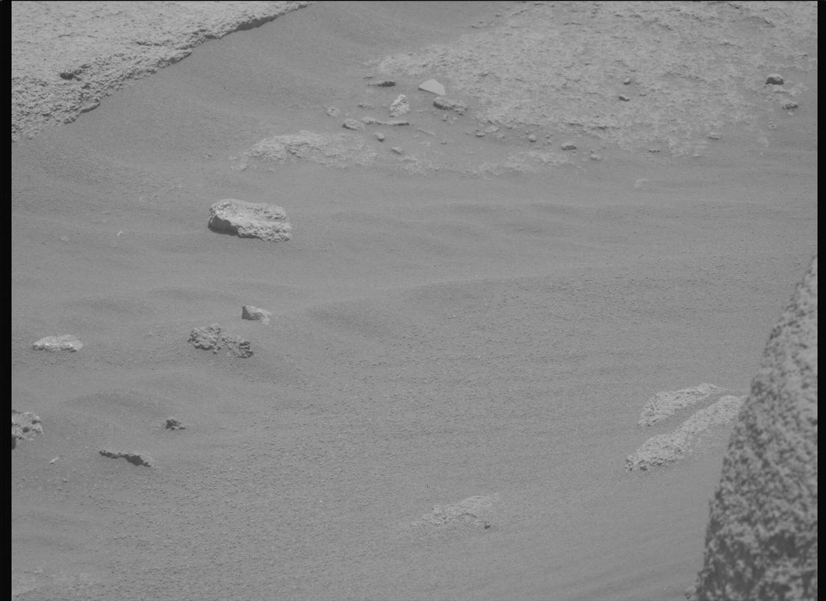 This image was taken by MCZ_LEFT onboard NASA's Mars rover Perseverance on Sol 913