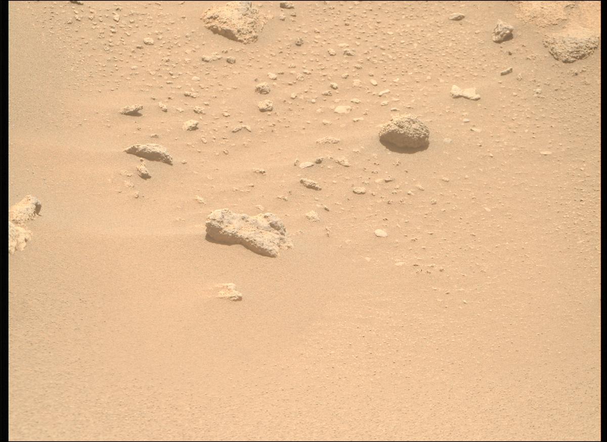 This image was taken by MCZ_RIGHT onboard NASA's Mars rover Perseverance on Sol 913