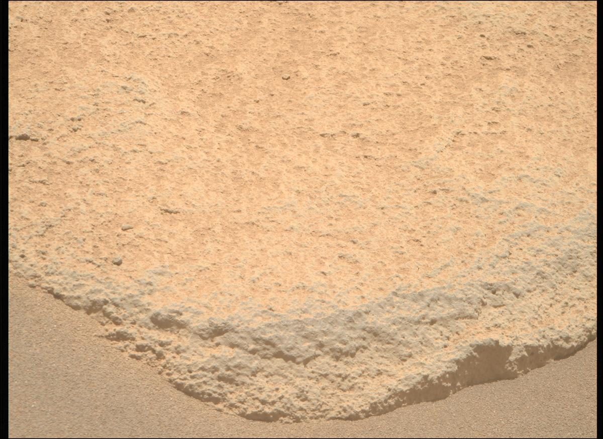 This image was taken by MCZ_RIGHT onboard NASA's Mars rover Perseverance on Sol 913