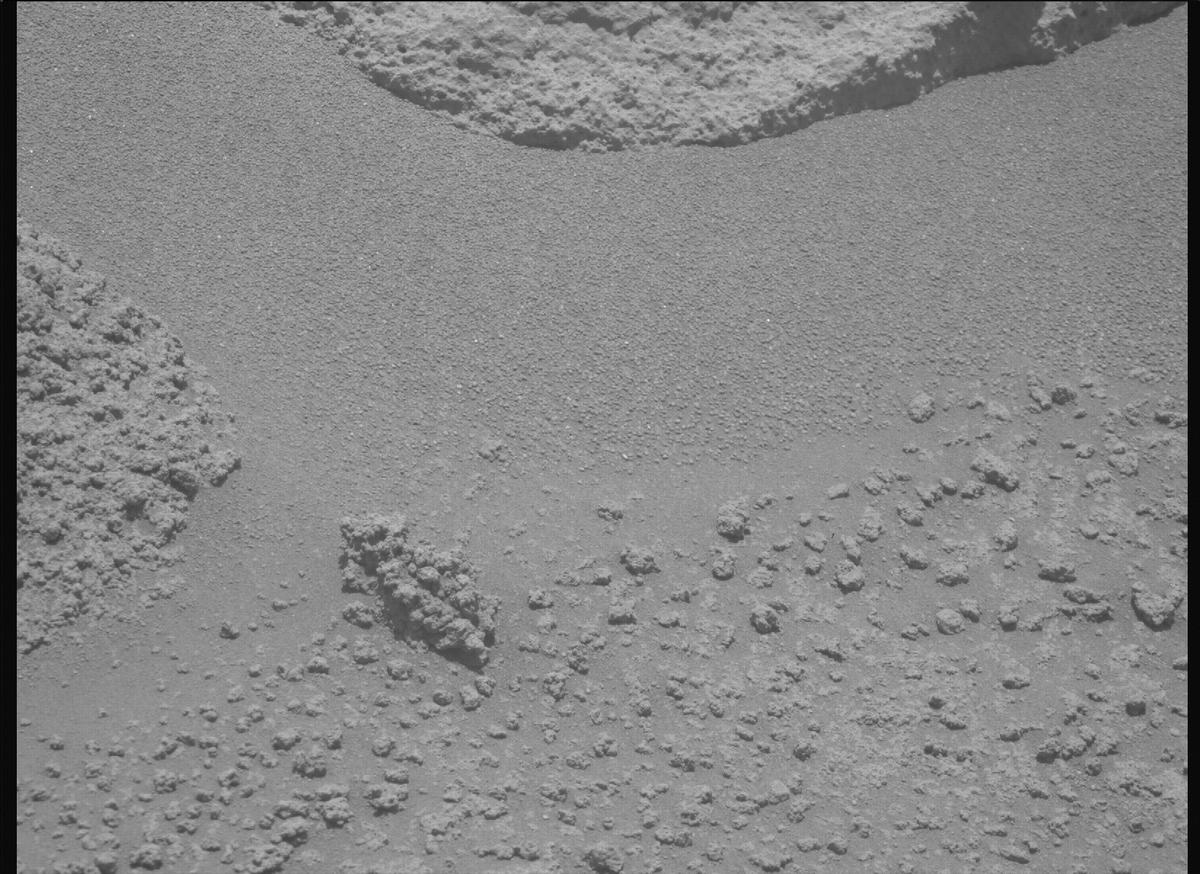 This image was taken by MCZ_RIGHT onboard NASA's Mars rover Perseverance on Sol 913