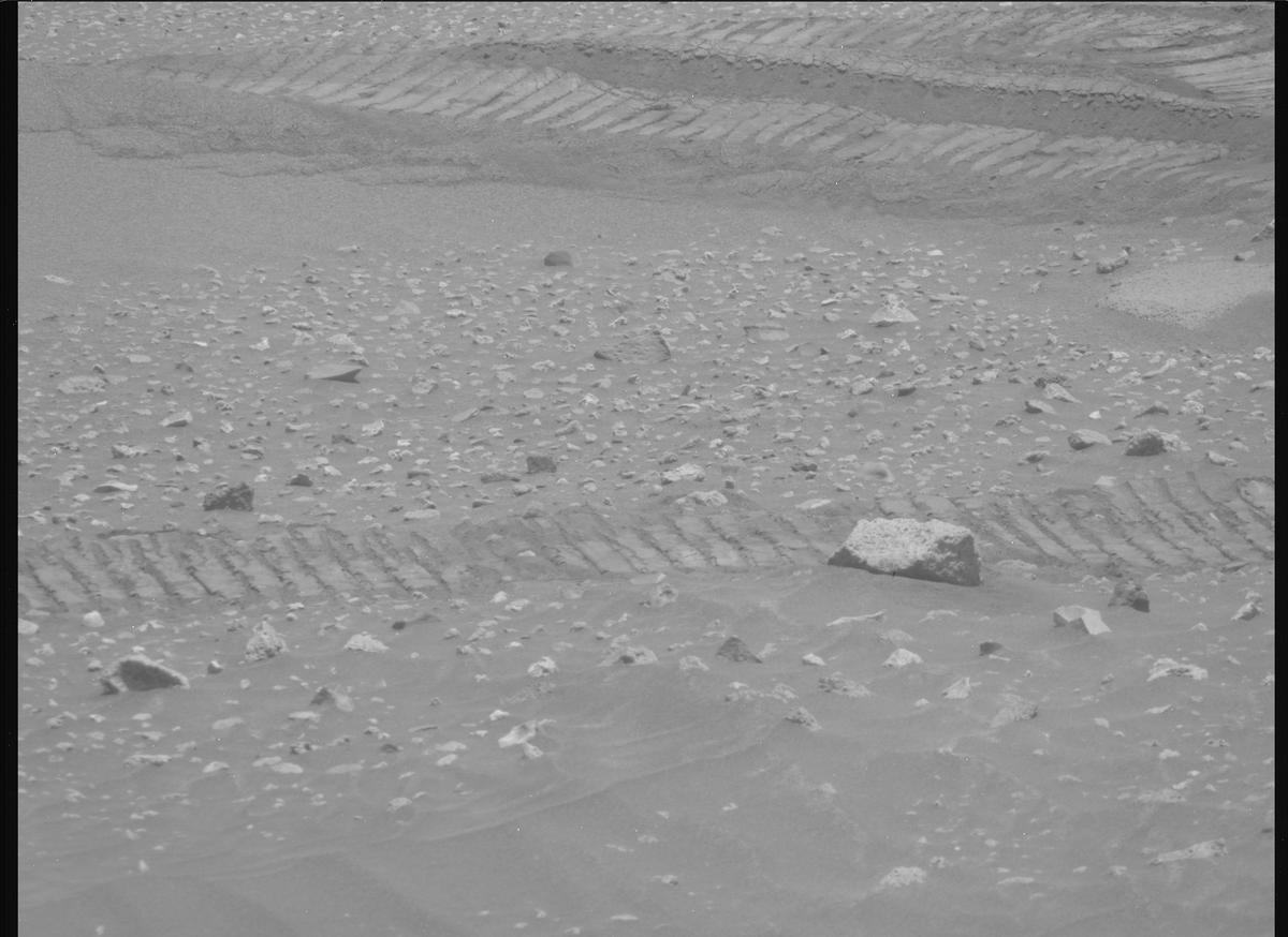 This image was taken by MCZ_RIGHT onboard NASA's Mars rover Perseverance on Sol 913