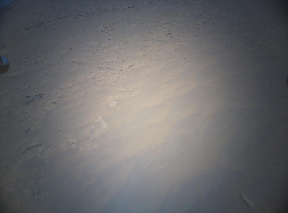 This image was taken by HELI_RTE onboard NASA's Mars rover Perseverance on Sol 915