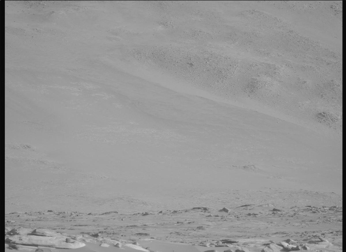 This image was taken by MCZ_LEFT onboard NASA's Mars rover Perseverance on Sol 916