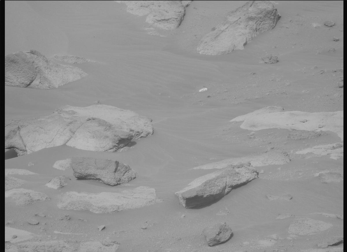 This image was taken by MCZ_LEFT onboard NASA's Mars rover Perseverance on Sol 916