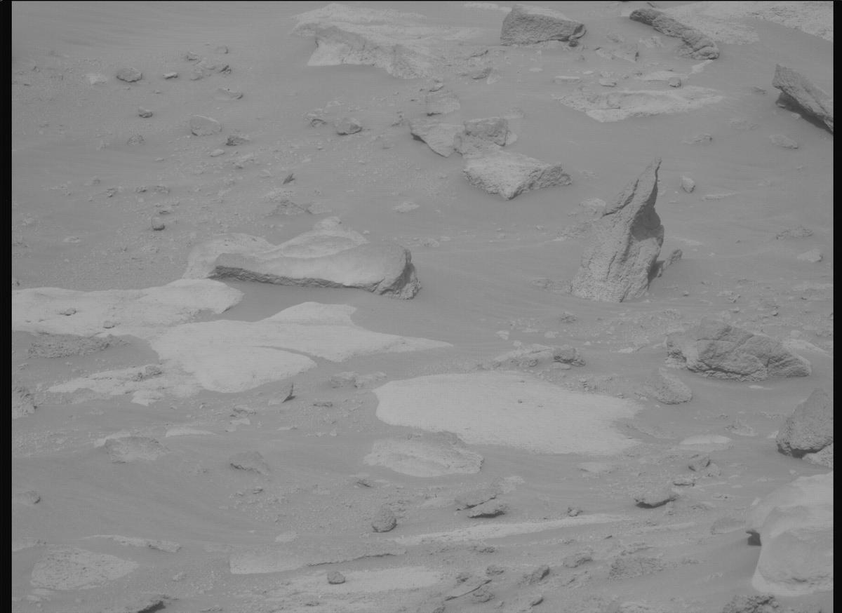 This image was taken by MCZ_LEFT onboard NASA's Mars rover Perseverance on Sol 916