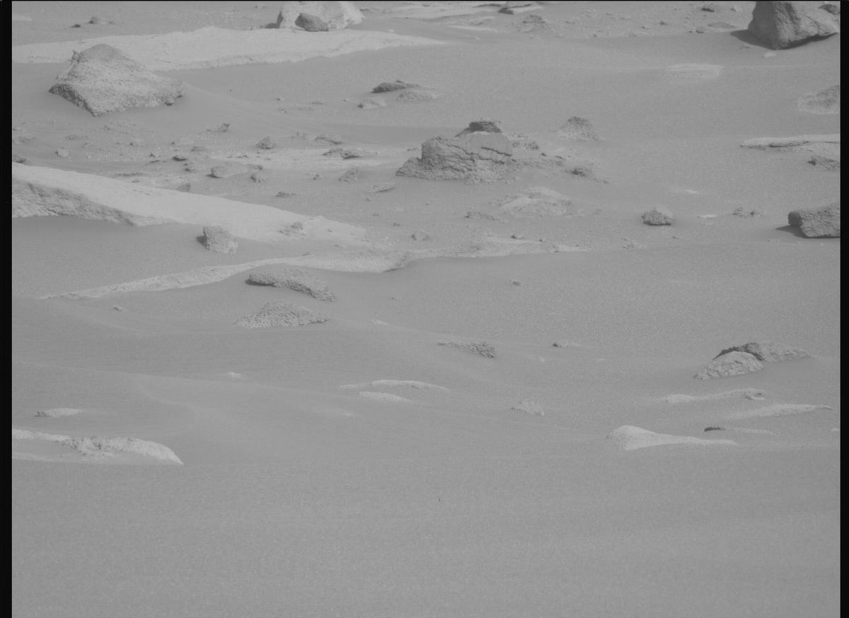 This image was taken by MCZ_LEFT onboard NASA's Mars rover Perseverance on Sol 916