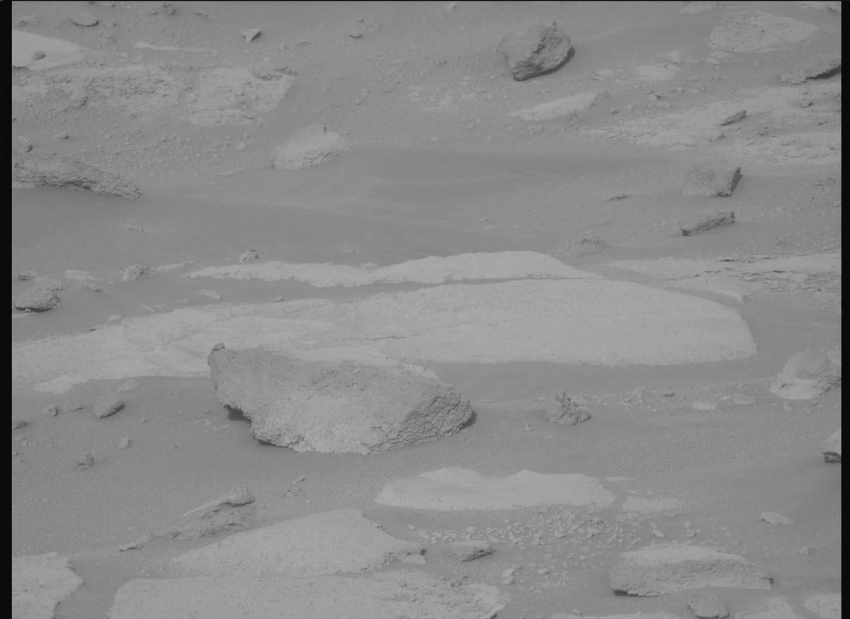 This image was taken by MCZ_LEFT onboard NASA's Mars rover Perseverance on Sol 916